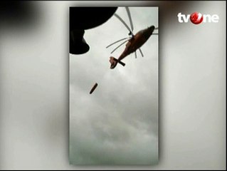 Скачать видео: Proses Evakuasi Korban AirAsia oleh Basarnas dari KRI Yos Sudarso 353