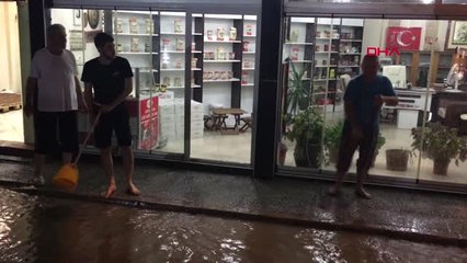 Samsun'da Sağanak, Cadde ve Sokakları Göle Çevirdi