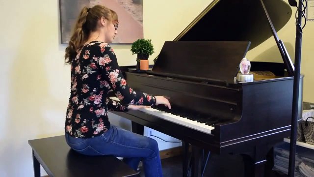 2) Chanson enfantine France Comptine. À Paris sur un petit cheval gris