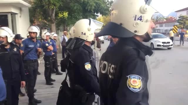 Polis ile Şüpheli Yakınları Arasında Arbede