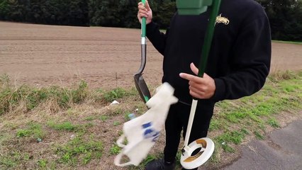 SCHÄDEL BEI SCHATZSUCHE GEFUNDEN !!! | PrankBrosTV