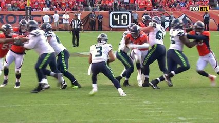 Chris Harris trips up Russell Wilson for key third-down sack