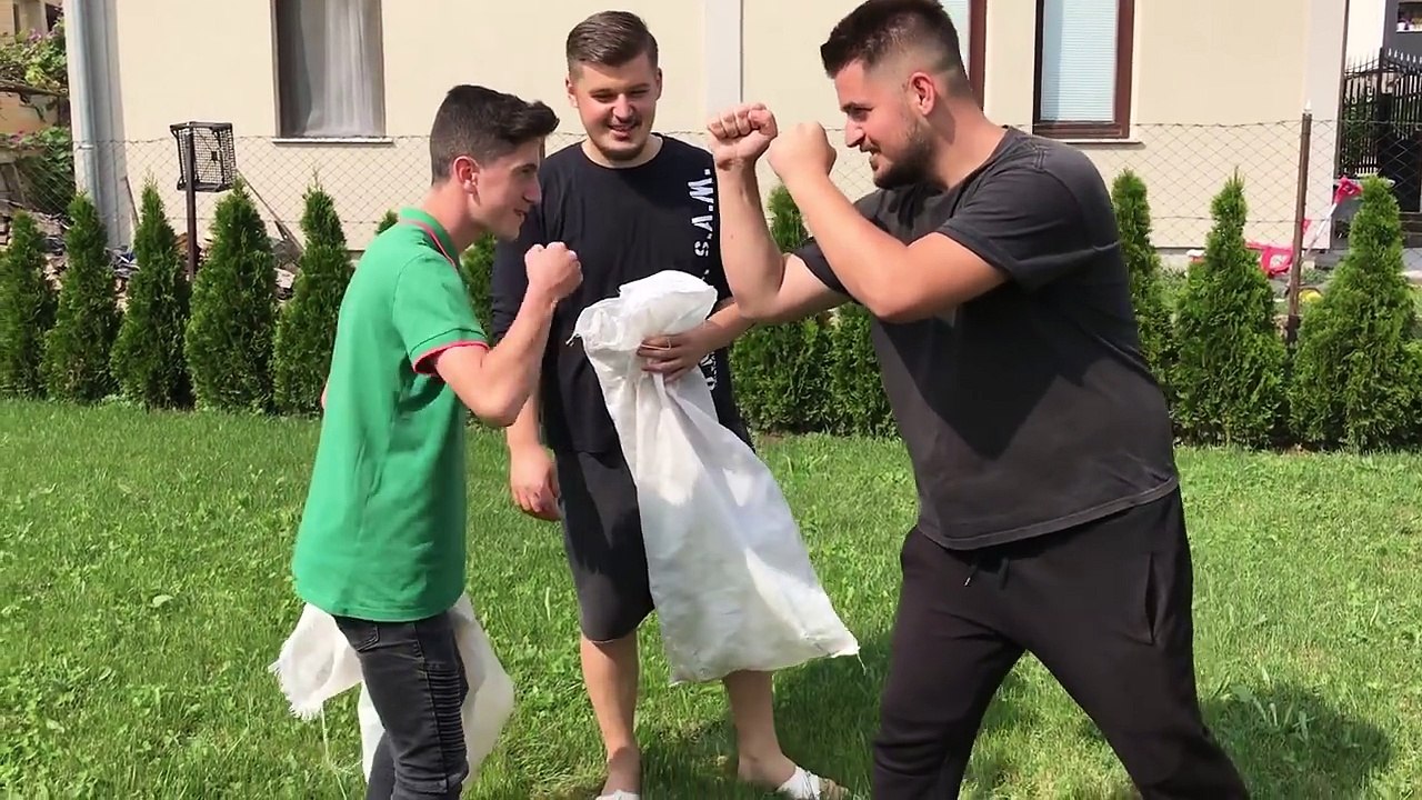 GARA ME THES NË KËMBË