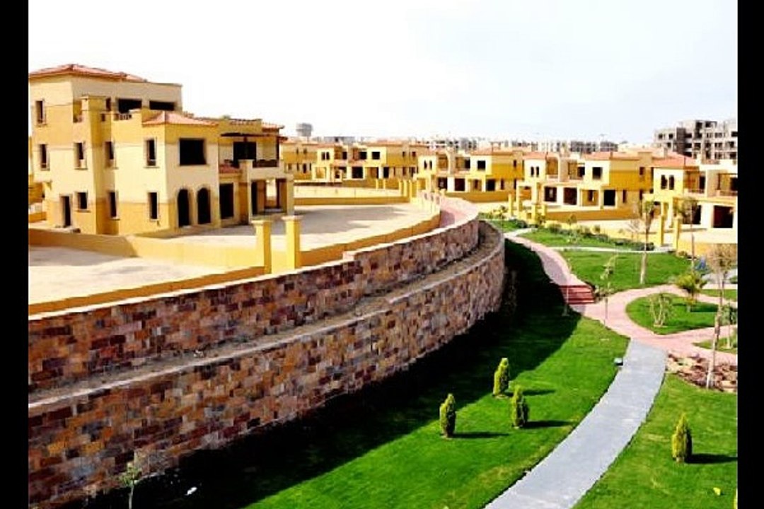 فيلا مستقله سوبر لوكس في لاتيرا كمبوند بالتجمع