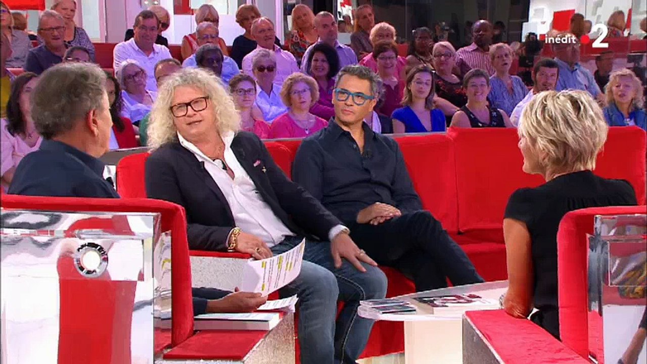 Michel Drucker et Pierre-Jean Chalençon se lancent dans une bataille d'imitations dans "Vivement dimanche" - Regardez