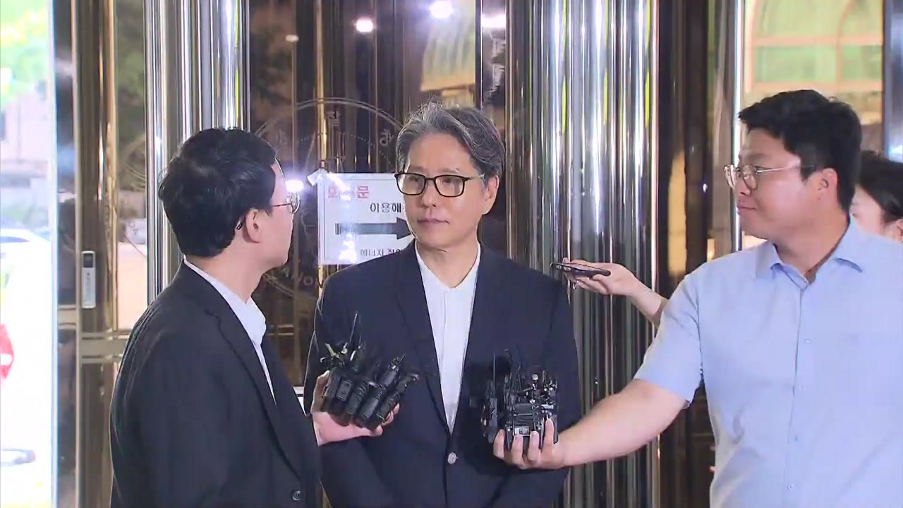 '횡령 혐의' 오리온 담철곤 회장 경찰 소환...혐의 부인 / YTN