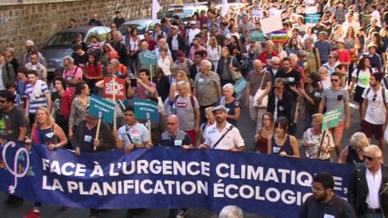CHANGEONS LE SYSTEME PAS LE CLIMAT Marche pour le climat à Paris le  8 /9/ 2018