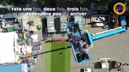 Un footballeur casse son poignet en tenant de jongler