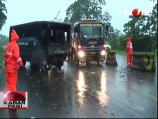 Tabrakan Beruntun di Puncak, Bis TNI AL Masuk Parit