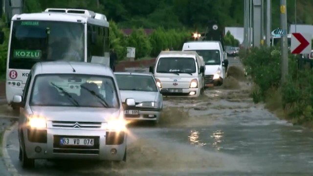Zonguldak'ta Aniden Bastıran Yağmur Yolları Göle Çevirdi