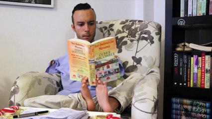 Ayaklarıyla yazdığı hayat hikayesi için destek bekliyor - MANİSA