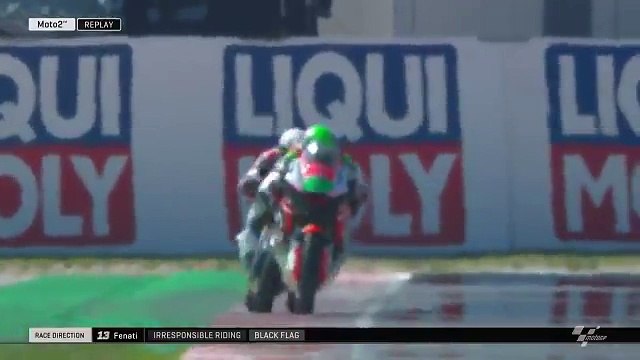 Romano Fenati appuie sur le frein d'un adversaire (Moto2)