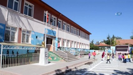 - Afyonkarahisar'da minik öğrenciler ders başı yaptı