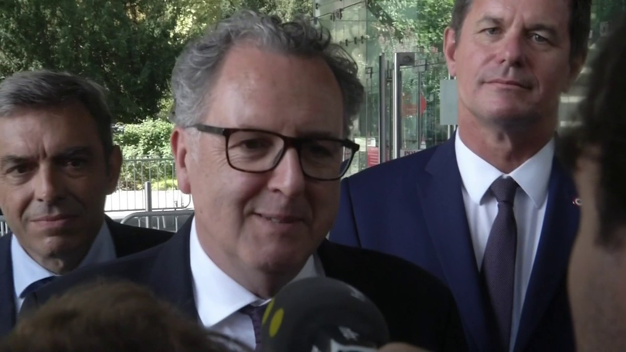 Ferrand désigné candidat LaRem au perchoir: "Je ne suis pas un chouchou. Je suis un homme démocratiquement élu (...) Vous me pardonnerez de ne pas être une dame"