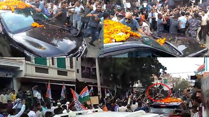 परिवर्तन रैली में मुरैना पहुंचे कमलनाथ की गाड़ी पर फेंके गए काले झंडे, चूड़ियां और कीचड़