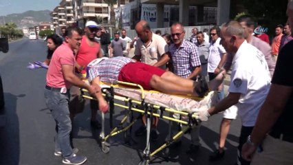 Alanya'da otobüsün çarptığı Norveçli turist ağır yaralandı