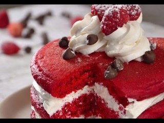 Hot Cakes Red Velvet con Betún de Queso