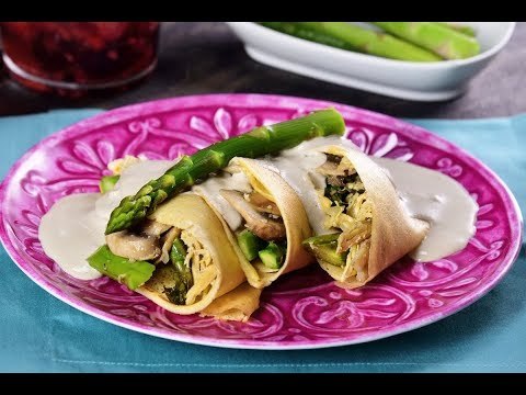 Crepas de Pollo en Salsa de Chile Poblano y Elotes