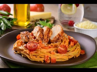 Pasta Cremosa con Pimientos y Pollo