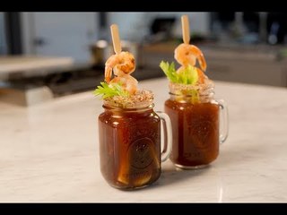 Скачать видео: Michelada con Clamato y Camarones | Cerveza CUBANA con camarones