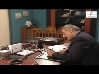 شو قصة جميل ؟؟ شو عم يعمل ؟؟ امل رح تطق لتعرف شو عم يعمل جميل ... فجأة اجوا الصبايا ...