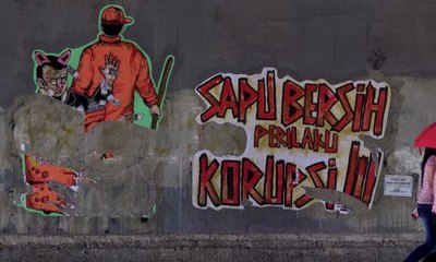 Dialog: Pusaran Korupsi "Uang Ketuk Palu" di Daerah