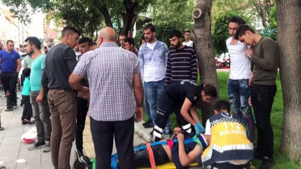 Karaman’da otomobille iki elektrikli bisiklet çarpıştı: 3 yaralı