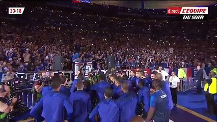 NGolo Kanté célébré par le Stade de France après France VS Pays-Bas