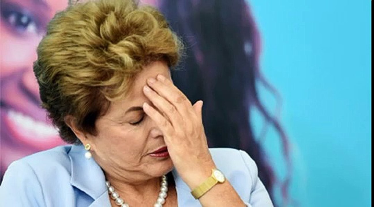 Dilma fica sem cola e não consegue responder pergunta de radialista