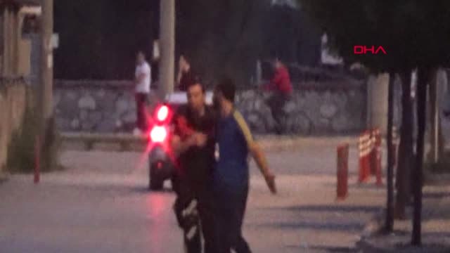 Bursa Kavga Ederken Uyarıda Bulunanlara Pompalı Tüfekle Ateş Etti