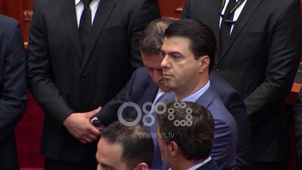 Ora News - Grupi i PS përjashton Gjetan Gjetanin. Balla: Propozimi i Bashës për vetting, i dështuar