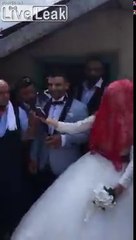 La mariée tire au revolver pour fêter son mariage !