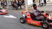 Tourist bisa menyewa gocart untuk jalan-jalan di Shibuya, Tokyo. Lucu, fun, dan menceriakan suasana kota.Mudah-mudahan hal yang serupa bisa kita lakukan di ko