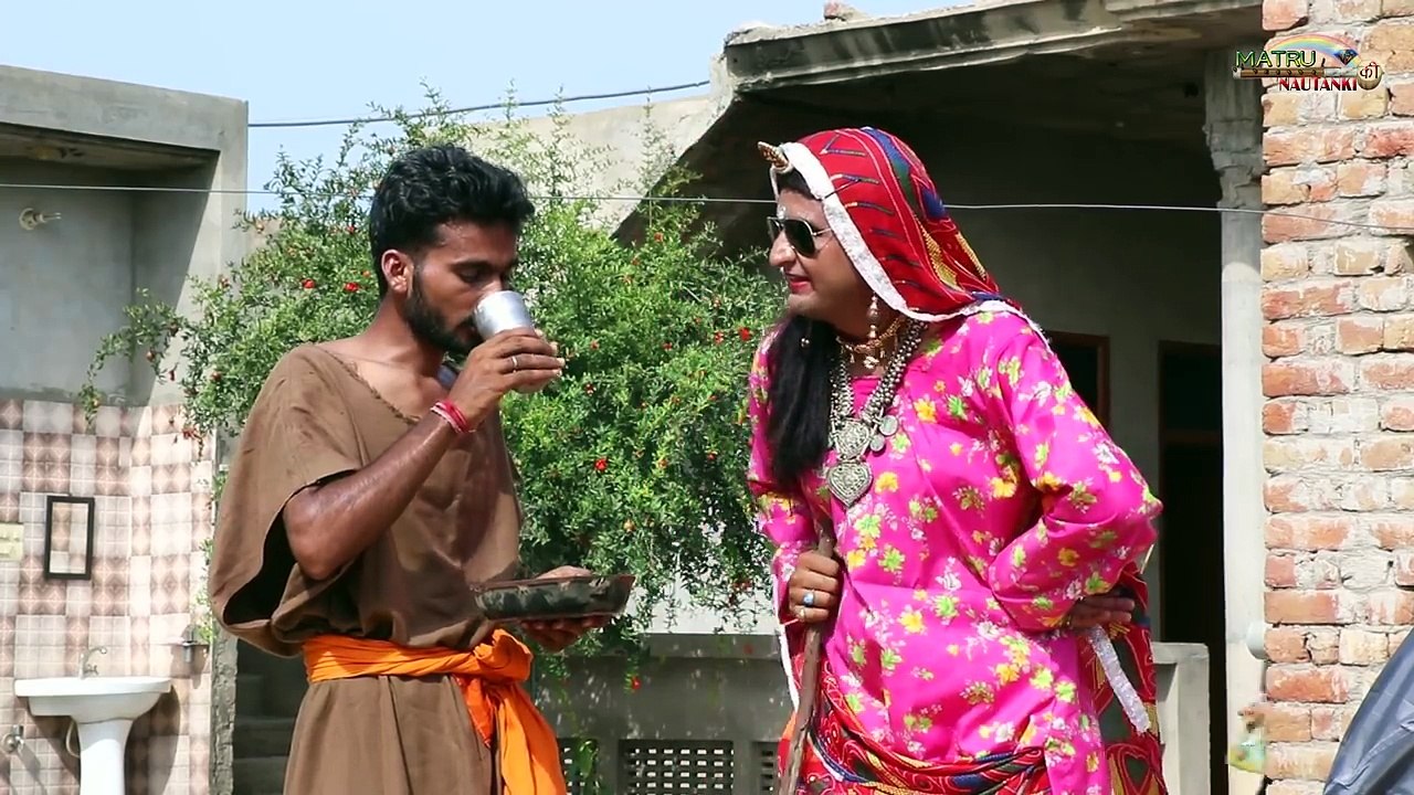 भिखारी  फंसा बुढ़िया के चक्कर मे || funny comedy 2018 || Matru Ki Nautanki