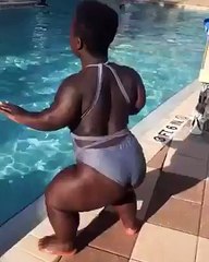 T'en connais une qui danse comme ça toi?