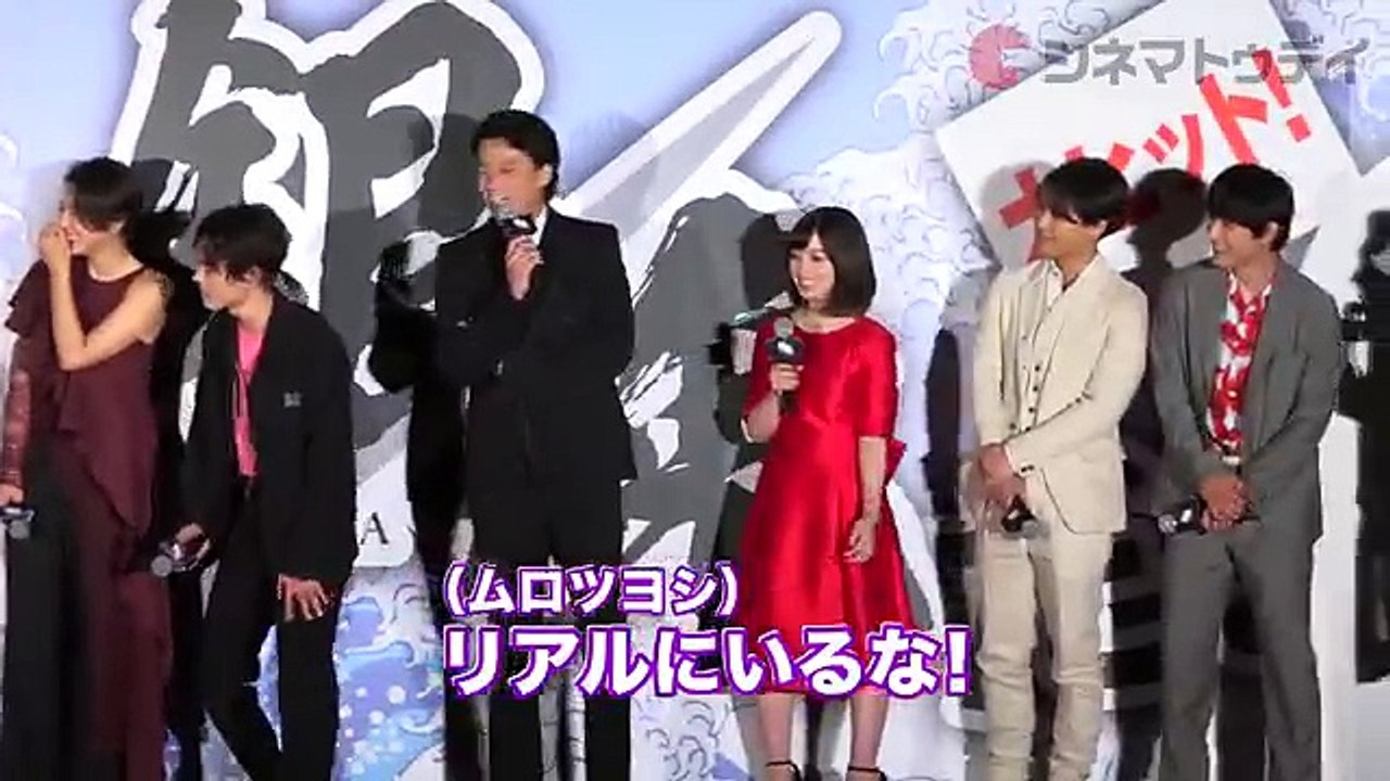 山田孝之、エリザベス姿で舞台あいさつ「断わりゃよかった…」映画『銀魂』初日舞台あいさつ