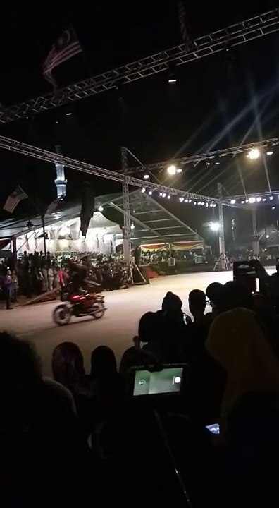 Aksi ATM di dataran Shah Alam