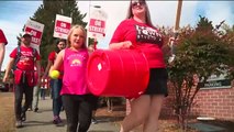 Tens of Thousands of Students Still Haven`t Started School as Tacoma Teachers Strike