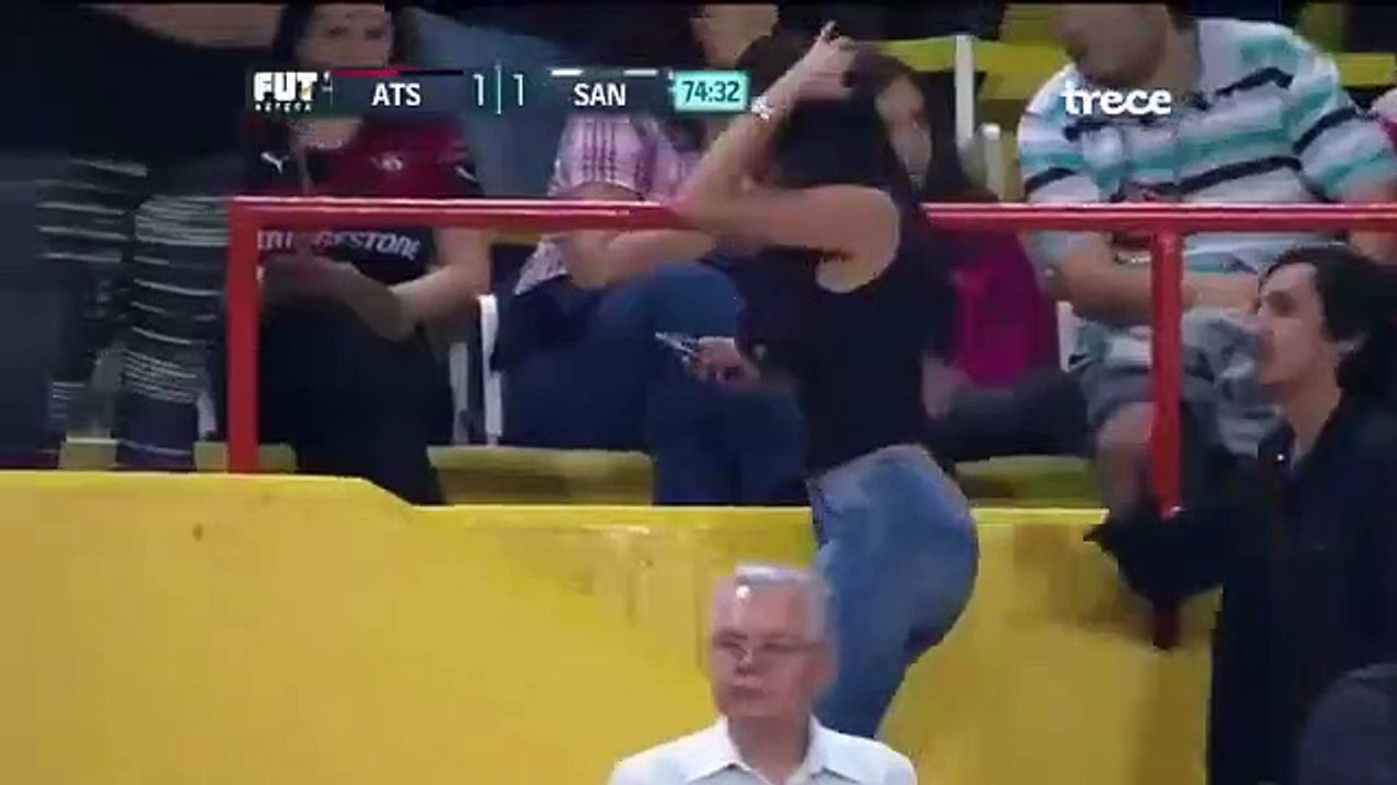 This cameraman deserves a Ballon d’Or