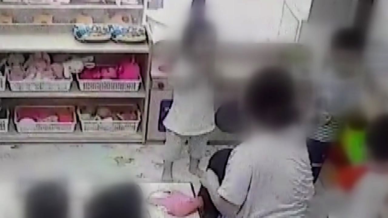 아이 얼굴 때린 보육교사...경찰, 학대 혐의 수사 / YTN