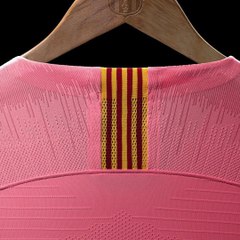 Nike dévoile un maillot très rose pour le FC Barcelone