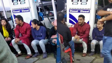 MS Dhoni, Sakshi की Bharat Bandh में हिस्सा लेने की Photo Viral, जानें क्या है सच | वनइंडिया हिंदी