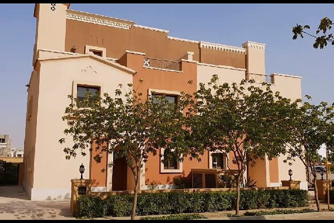 للبيع توين ميفيدا بارسل 2 بحديقه واسعة و تشطيب سوبر لوكس