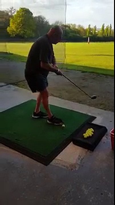 Elderly lad hasn t been to the driving range in 33 years and it shows