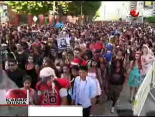 Ribuan 'Zombie' Kumpulkan Makanan Bagi Warga Miskin