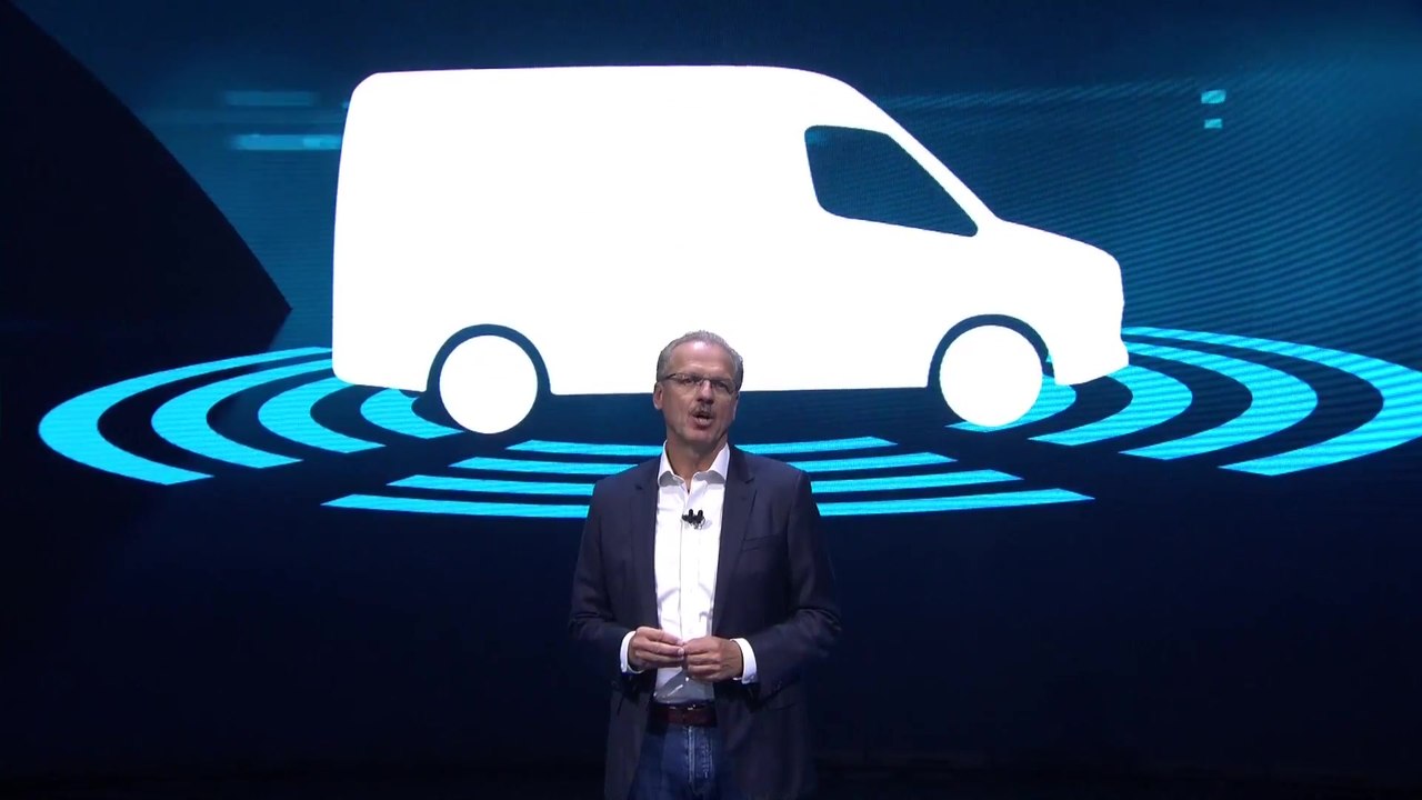 Weltpremiere Mercedes-Benz Vision URBANETIC - Rede Volker Mornhinweg (Teil 1)
