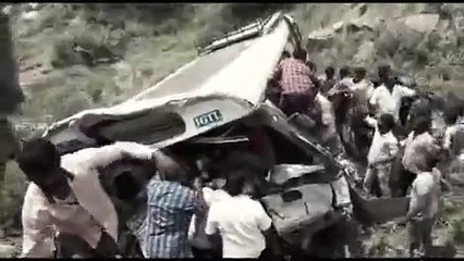 தெலுங்கானாவில் பேருந்து கவிழ்ந்து விபத்து-வீடியோ