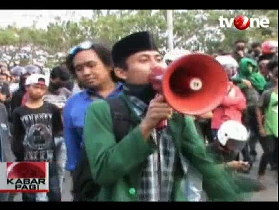 Demo Tolak BBM Naik Mahasiswa Unismuh Makassar Ricuh