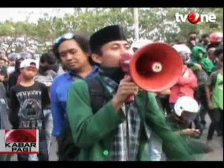 Demo Tolak BBM Naik Mahasiswa Unismuh Makassar Ricuh