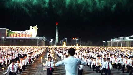 70 ans de la Corée du Nord: gigantesque parade aux flambeaux